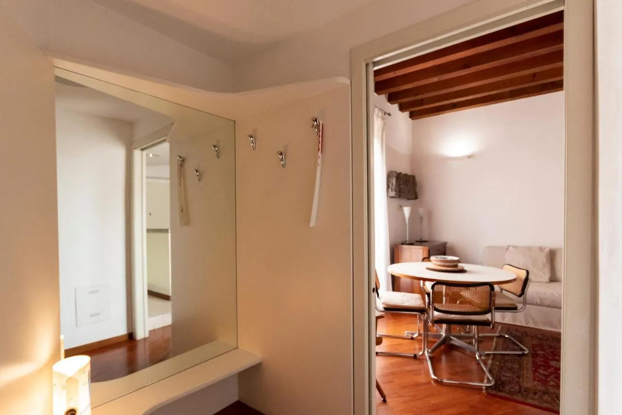 Anfiteatro Apartment In Brera Mailand